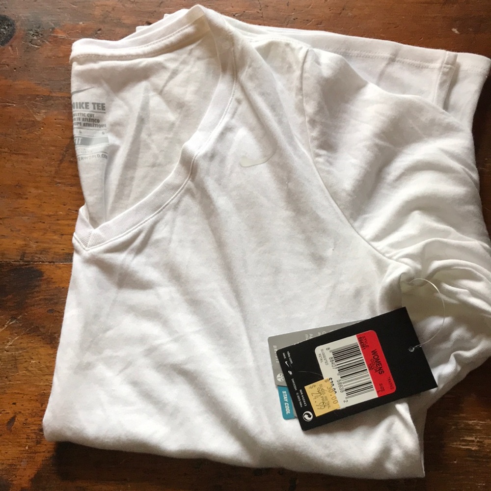 NWT Nike Women’s V Neck Long Sleeved Top